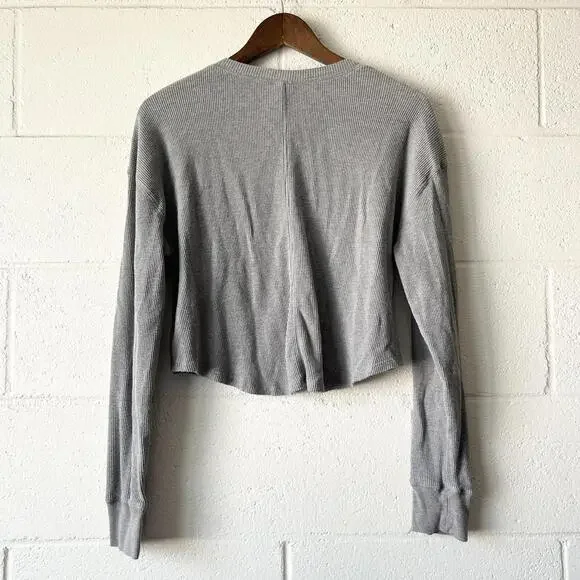 Wild Fable Gray Thermal Long Sleeve V-Neck Cropped Shirt Women’s Large - Picture 2 of 4
